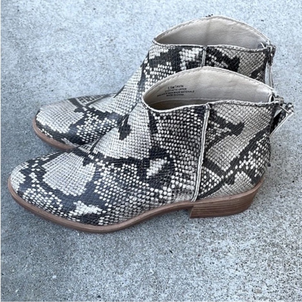 Women’s Dolce Vita Tavin Snakeskin Ankle Boot/Booties.
Size 6.5. Animal print.